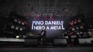 Il 1980 è l'anno della pubblicazione di nero a metà, disco storico per il cantautore che, dopo due album già diventati dei classici grazie a brani come napule è e la prima volta senza sovraincisioni e correzioni per mantenere inalterata l'atmosfera, la magia e l'energia di un concerto di pino daniele. Pino Daniele Nero A Meta Live 2014 Youtube