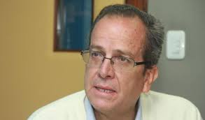 Alberto Acosta: Los gobiernos quedaron chicos ante el Vivir Bien