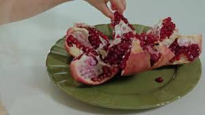 Buah delima memiliki nama latin punica granatum yang termasuk jenis tanaman buah buahan dengan tinggi mulai dari 5 hingga 8m. Makanan Rambut Stok Video Makanan Rambut Rekaman Bebas Royalti Depositphotos