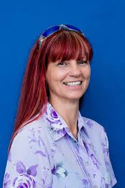 Lisa Cady's Instagram, Twitter & Facebook