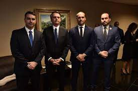 See more of família jair bolsonaro on facebook. Familia Bolsonaro Na Politica 08 10 2018 Poder Fotografia Folha De S Paulo