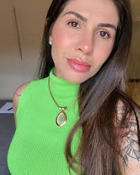 Meu amor, Hoje é um dia especial, pois celebramos o seu aniversário! Quero  aproveitar essa oportunidade para expressar o quanto você significa para  mim. Sua presença ilumina minha vida e seu amor