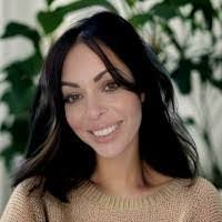 Sarah Leighton's Instagram, Twitter & Facebook