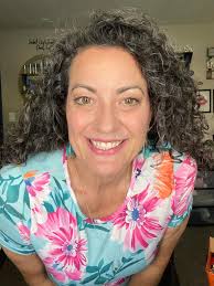 Who is a good hair stylist for natural hair in Jackson, TN?