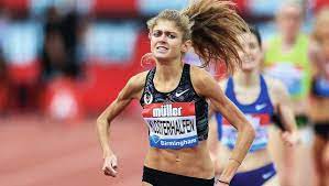 Hier setzte sie sich in 15:26,80 minuten mit großem vorsprung vor miriam dattke (lg telis finanz regensburg/15:39,40) und denise krebs (bayer. Leichtathletik Star Konstanze Klosterhalfen Der Verdacht Lauft Mit Der Spiegel