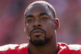 Chris Jones Plays in Chiefs Game Hours After Aunt's Funeral: 'My Escape'
