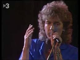 Robert anthony plant (born 20 august 1948) is an english singer, songwriter and musician, best known as the lead singer and lyricist of the english.more. Robert Plant Big Log 1985 Angel Casas Show Youtube Robert Plant I Robert Robert