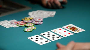 Wujudnya beraneka permainan daun terup tidak terbilang, termasuk sekali permainan perjudian seperti poker. Bagaimana Bermain Poker Peraturan Permainan Dengan Penjelasan Dan Gambar