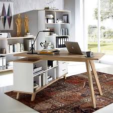 Ce Bureau D Angle Au Style Scandinave Blanc Et Bois Clair Respecte Parfaitement Les Codes Du Mobilier Nordique Il Bureau Angle Bureau Bois Idee Deco Bureau