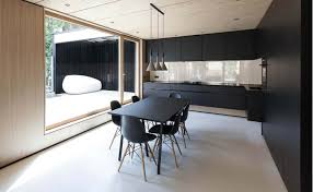 105 wohnideen f r esszimmer design tischdeko und, originelle farbige pendelleuchten wohnideen f r. Schwarze Designer Kuche Moderne Kuche Im Skandinavischen Stil Kuchenfinder