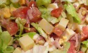 Salade Franc Comtoise Salade œuf Dur Lardons Comte Tomates Pomme De Terre Croutons Ailles Recettes De Cuisine Cuisine Recette Salade