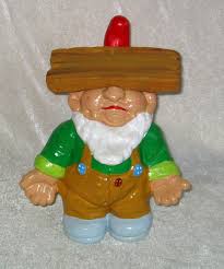 Ein Brett Vorm Kopf Gibt Es Nicht Nur Beim Menschen Auch Gartenzwerge Haben Manchmal Ein Brett Vorm Kopf Www Zwergen Power Co Backyard Decor Decor Backyard