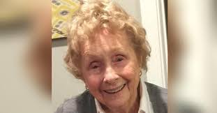 Beatrice Kimball's Instagram, Twitter & Facebook