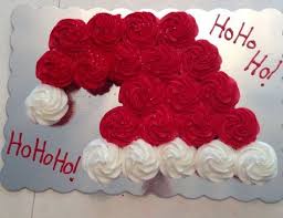 Ils Ont Assemble Des Cupcakes Et En Ont Fait De Magnifiques Gateaux Pour Noel Gateau Noel Dessert Noel Facile Cupcake Noel