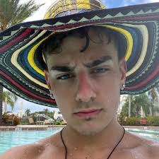 Peter Yablonski's Instagram, Twitter & Facebook