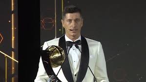 جلوب سوكر النجمة التاسعة على تاج كريستيانو في 2016. Munzlsiil7 M