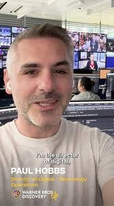 Julian Samuel's Instagram, Twitter & Facebook