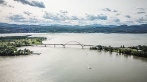 The weather service says that during tropical storm floyd in 1999 the wave heights may. Get To Know Lake Champlain Major League Fishing