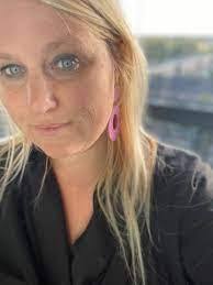 Abbie Cravens's Instagram, Twitter & Facebook