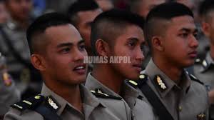Menariknya, deretan selebriti ini tetap berhasil menunjukkan pesonanya. Pengumuman Penempatan Tugas Pertama Perwira Remaja Akpol Youtube