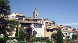 55 % des habitants sont propriétaires et ils gagnent en moyenne 2 490 euros par mois. Mougins Alpes Maritimes Provence Alpes Cote D Azur France Hisour Hi So You Are