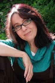 Anne Fahey's Instagram, Twitter & Facebook