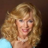 Donna Dooley's Instagram, Twitter & Facebook