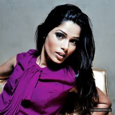 Actress & ambassador for @planusa's because i am a girl. Freida Pinto Photo 38 Of 672 Pics Wallpaper Photo 136618 Theplace2