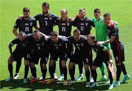 بينما منتخب كرواتيا الذي يحضر لهذه البطولة منذ فترة التوقف الدولي وخاض بعض من المباريات الودية للاستعداد الأمثل لليورو، حيث نجح في معرفة مدى جاهزية اللاعبين، والأن يستعد بكل قوة للمباراة الرسمية المهمة أمام الأسود الثلاثة. R8lnkfyzbq4z9m