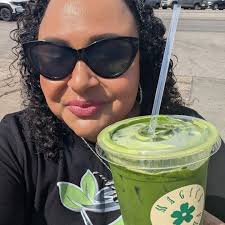 So I've been to a couple of walk-up coffee bars before, but my visit to  @retrospectcoffeebar in 3rd Ward was one of my fave walk-ups so far. Maybe  it was the beautiful