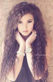 How Do You Feel About Crimped Hair Making A Comeback Check Out Cara Rocking It Of Course Here Http Dropdeadgorgeou Hair Styles Hairstyles With Bangs Hair