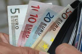 Como Comprar Euro Mais Barato Dicas Para Economizar Comprar Euro Euro Ideias De Viagem