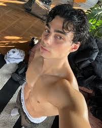 Jacob Rott's Instagram, Twitter & Facebook