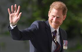 Snobé par la famille royale, le prince Harry a pu compter sur le frère et  la sœur de Lady Diana