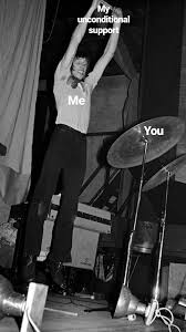 In 1968, david gilmour replaced barrett, who had drug and mental health issues. Goldensunflakes Jajaja Humor Roger Waters Roger Waters Pink Floyd Fan Pink Floyd