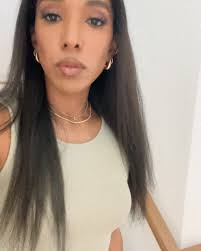 never had an assignment I didn’t ace 💯, ., outfit @americaneagle , bag  @marcjacobs , hair + makeup 😘me, #springoutfitideas #cargopants #AEJeans  #casuallook