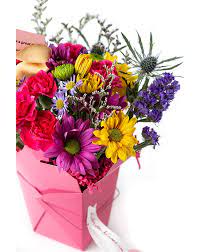 Be it a traditional festival, friends gathering or housewarming celebration, flowers and cakes combo makes the perfect gift to extend love and warm wishes to your friends and relatives. Lucky You Flowers Pretty In Pink