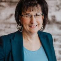 Rebecca Geis's Instagram, Twitter & Facebook