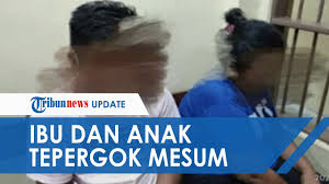 Yang mempunyai dua anak gadis kandung. Suami Melaut Ibu Ini Berhubungan Badan Dengan Anak Kandung Sudah 3 Kali Disaksikan Anak Perempuan Youtube
