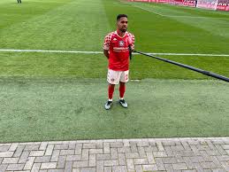 Fc köln erstmals wie der rheinische gegner ein sondertrikot auf den. Uwgbkcnsxbi1 M