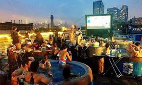 Tickets to the 84th street loews are pricier than other movie theaters, but many patrons feel that the guaranteed seating and extra leg room are well worth the premium. New Hot Tub Cinema Overlooking The Manhattan Skyline Sparks 1 700 Strong Wait List Daily Mail Online