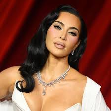 Selena Gomez's Ice Blue Eye Shadow Just Gave Me the Chills — See Photos