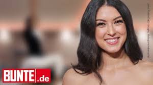 Rebecca mir tanzt mit babybauch wie gefährlich ist tanzen in der schwangerschaft? Rebecca Mir Trotz Babybauch Diese Yoga Posen Sind Kein Problem Youtube