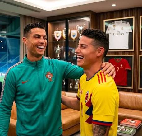 James Rodríguez: “Me and Cristiano Ronaldo have spoken. He's a great friend and a great person. When we played at Real Madrid, I was always at his house. He's a great example,