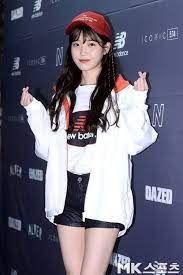 Ask K Pop Singer Iu Was Crowned In May Over A Woman Advertising Model Brand Flat One Brand Reputation Model Pop Singers