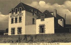 L Hotel Du Port A Lesconil Dans Les Annees 30 Hotel Du Port Portes Hotel