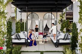 We know what's in her closet, we know what's on her bedside table — we pretty much know everything about khloé kardashian's home life. Inside Khloe And Kourtney Kardashian S Houses In California Architectural Digest