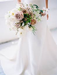 Modern Minimalist Wedding With Feminine Style Once Wed Modern Minimalist Wedding Modern Wedding Flowers Minimalist Wedding