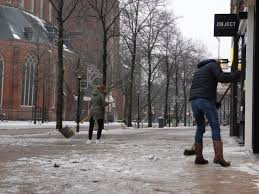 Het knmi waarschuwde middels een code rood (weeralarm) voor het gevaarlijke weer. Buk En Cover Code Rood Afgegeven Voor Grunn Want Sneeuw Ijzel Forse Wind En Barre Temperaturen