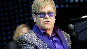 Elton John se apără împotriva acuzaţiilor de hărţuire sexuală ale unui fost  bodyguard